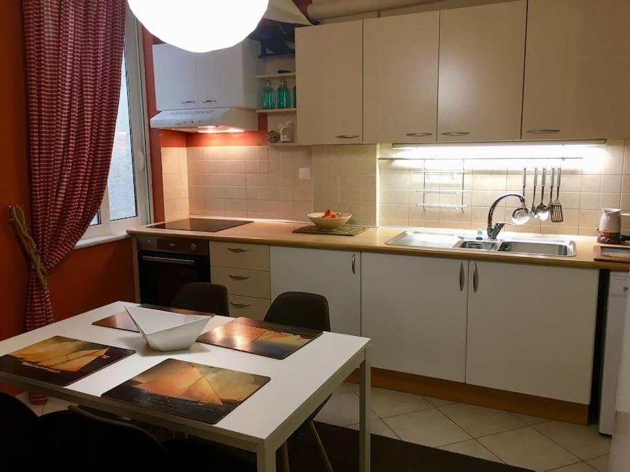 Central Spacious Apartment 70Sqm Tripoli Exterior photo