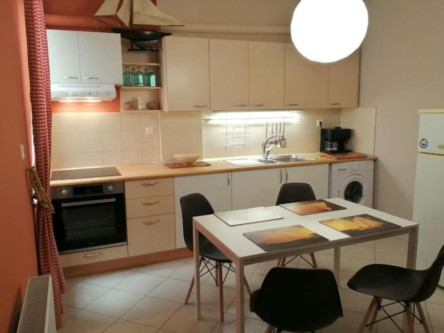 Central Spacious Apartment 70Sqm Tripoli Exterior photo